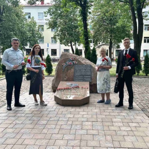 Возложение цветов на бульваре Толбухина