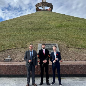Адвокаты посетили Мемориальный комплекс «Курган Славы» Адвокаты посетили Мемориальный комплекс «Курган Славы»