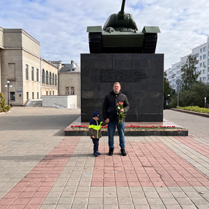 Адвокат специализированной юридической консультации г. Минска "Защита и представительство" посетил со своими сыновьями монументы Великой отечественной войны