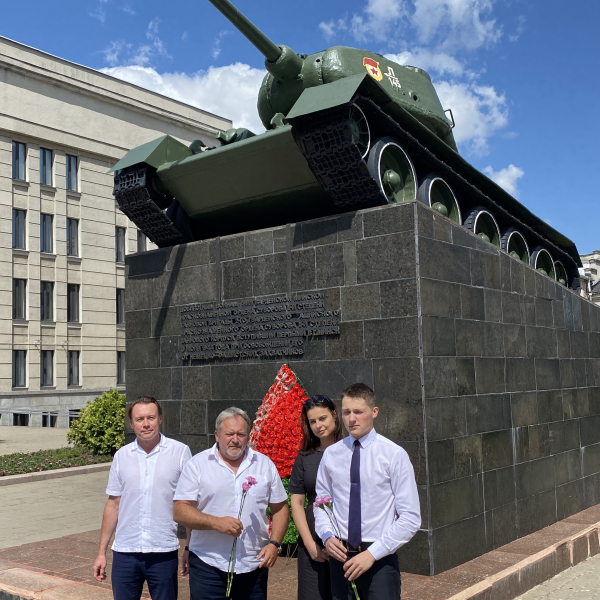 Адвокаты юридической консультации № 2 Ленинского района посетили монумент "Танк-освободитель"