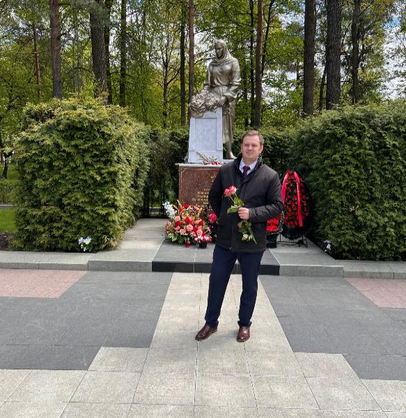 Постамент Скорбящей матери