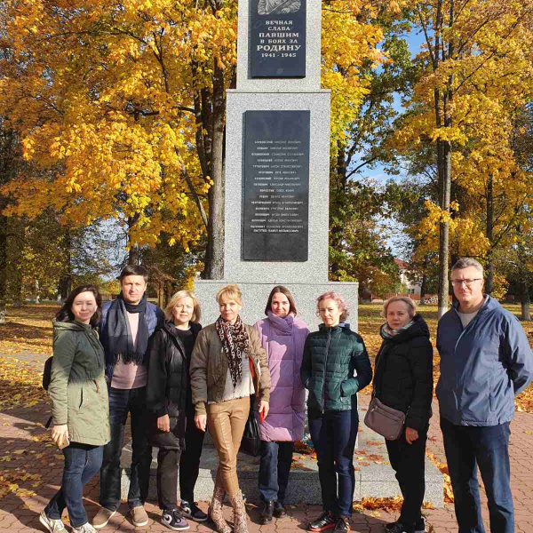 Адвокаты юридической консультации №2 Московского района г.Минска возложили венок к мемориалу воинов Великой Отечественной войны в г.Будслав Мядельского района
